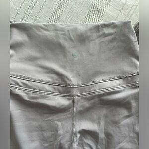 Leggings in a light gray/purple color